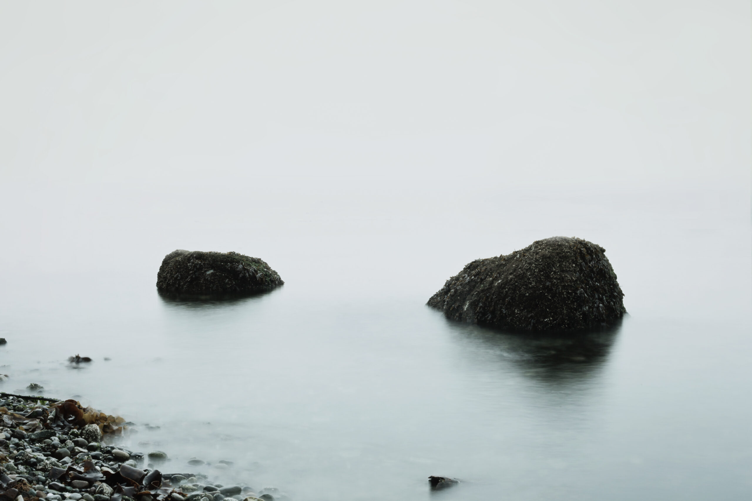 Minimalistic long exposure water photography 