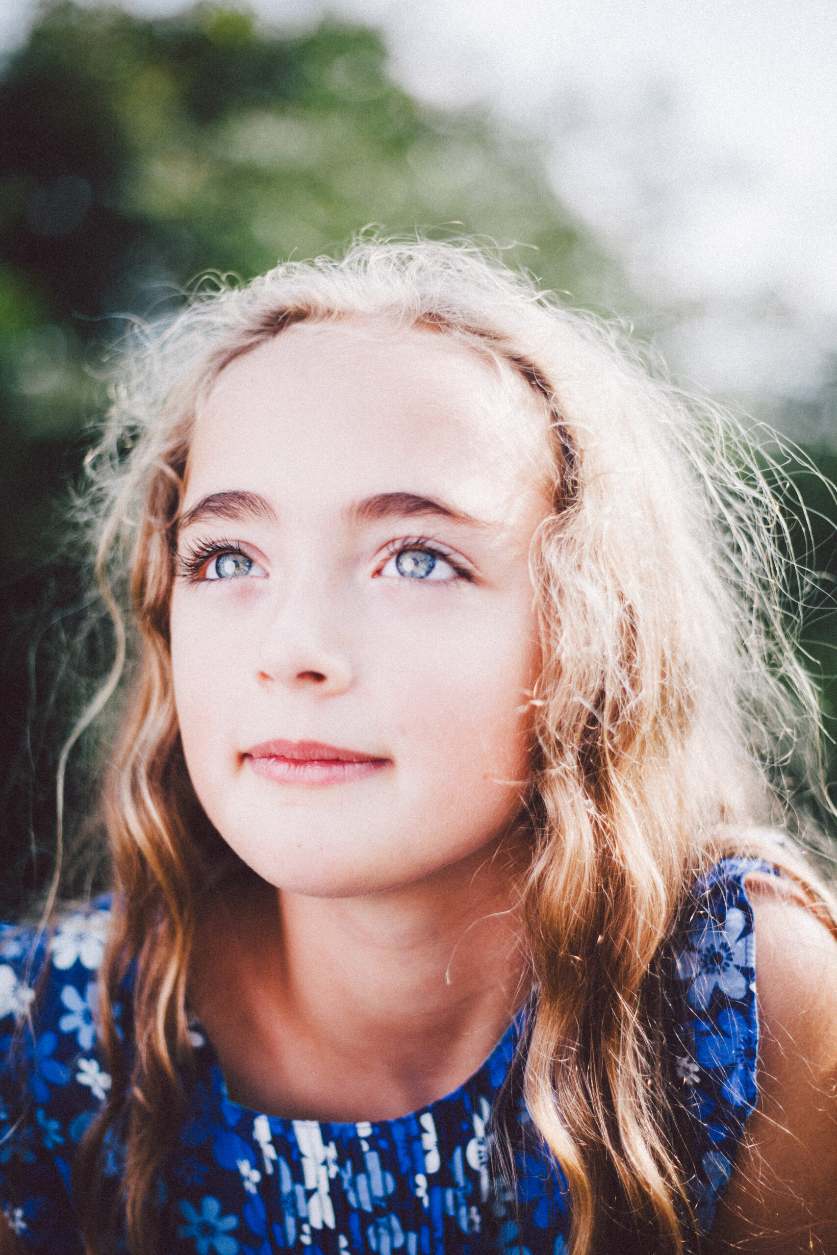 Portrait in harsh midday sun, using a reflector to remove shadows