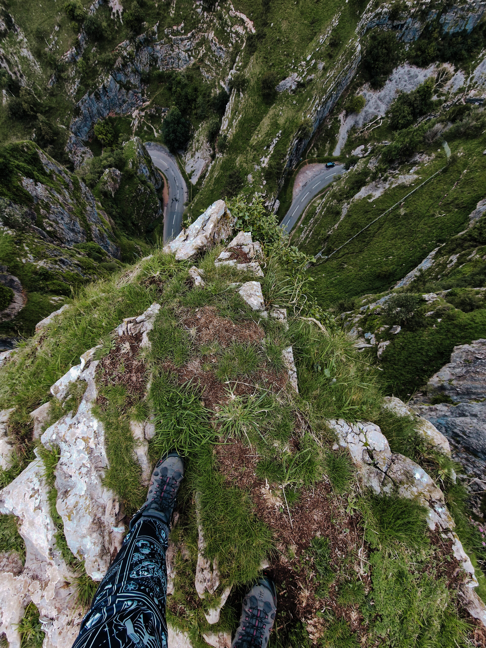How to Take Good Hiking Photos (Even On Your Phone) - Cheddar Gorge