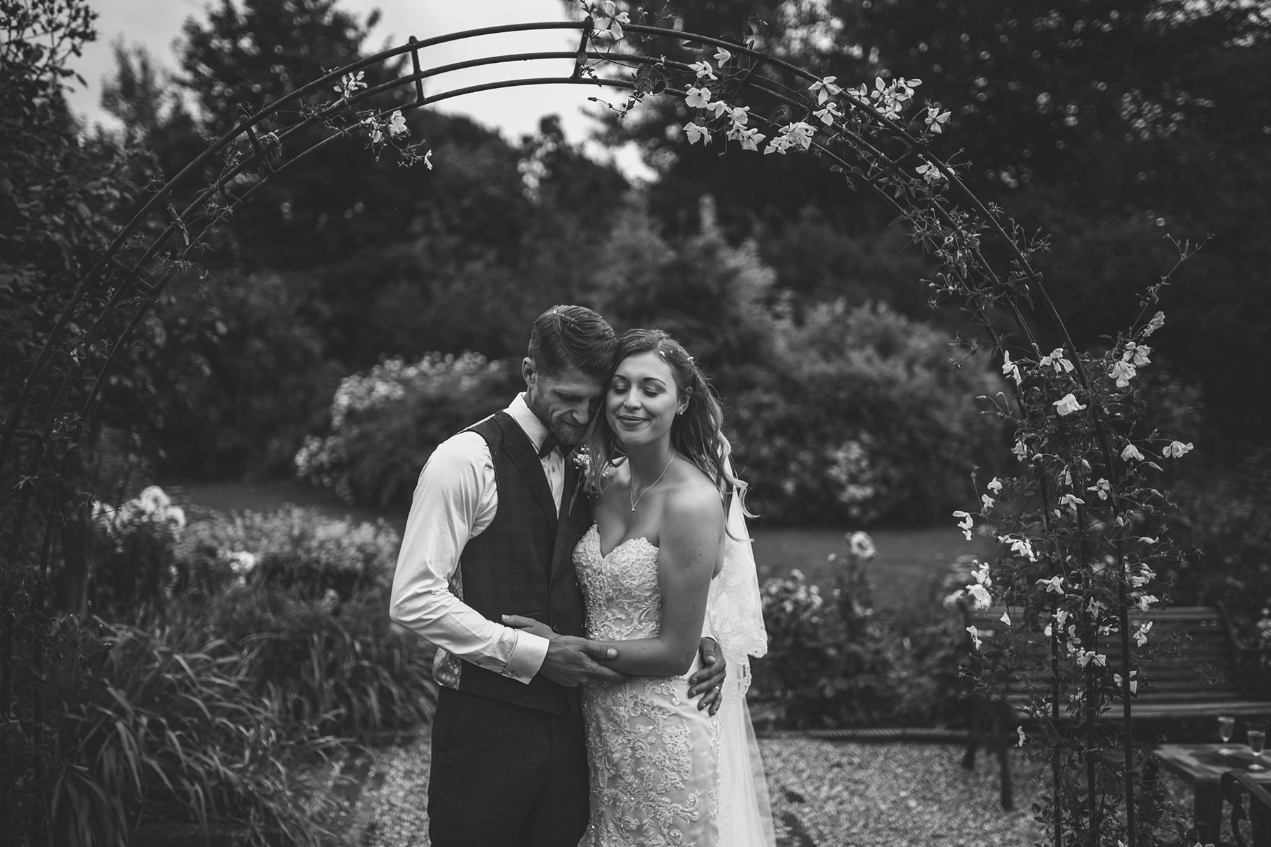 How to become a professional wedding photographer